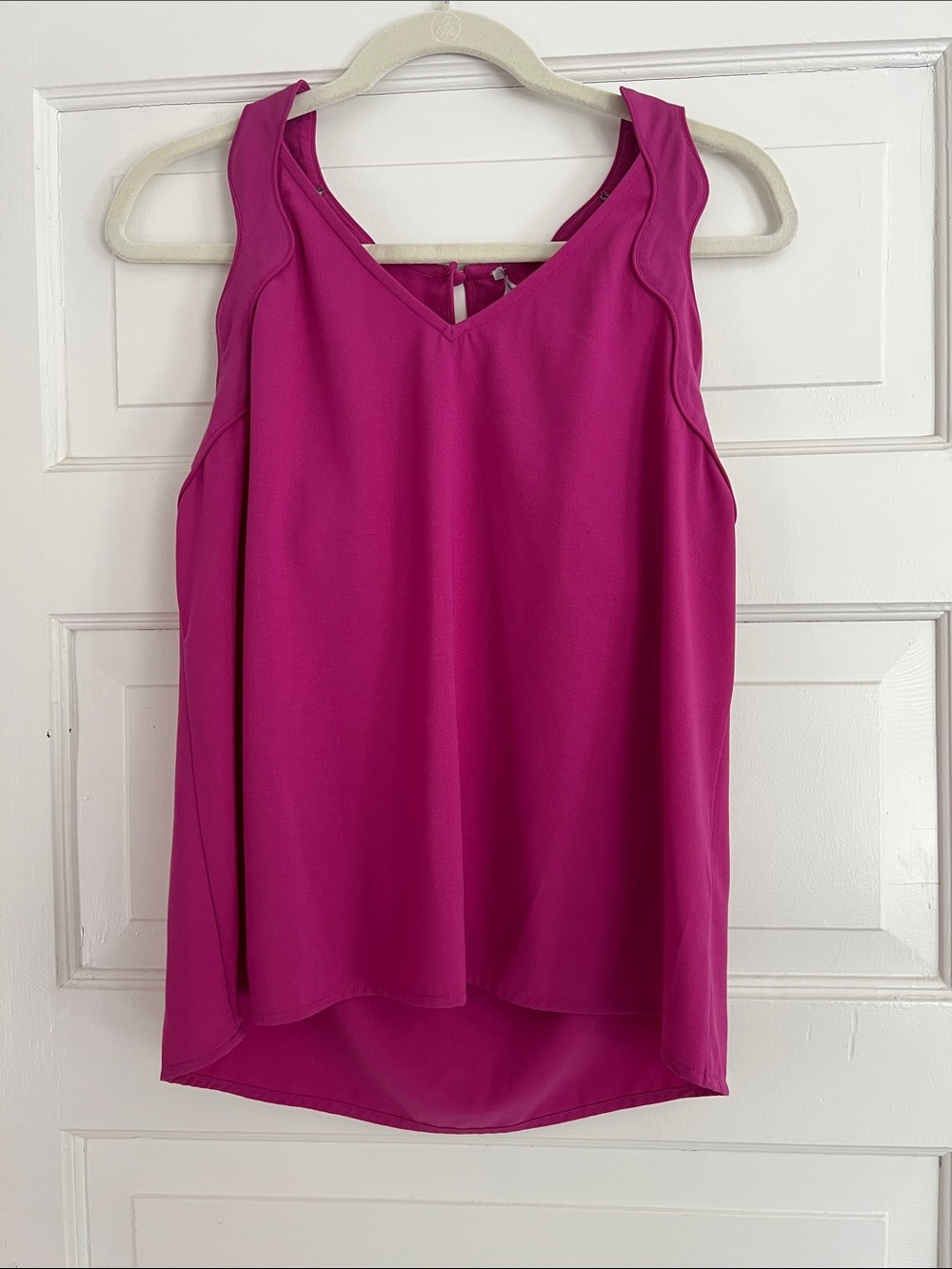 Halogen Fuchsia Scalloped Shoulder V-Neck Camisole
